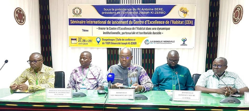 Présidium de la cérémonie de clôture du séminaire international de lancement du CEH